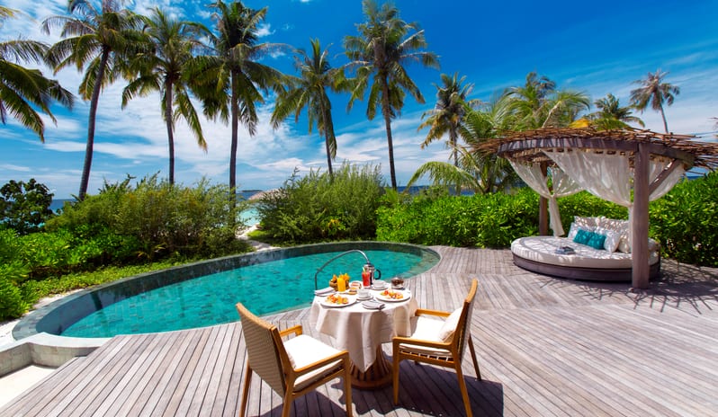 Milaidhoo Island Maldives-Breakfast in deck Sakis new